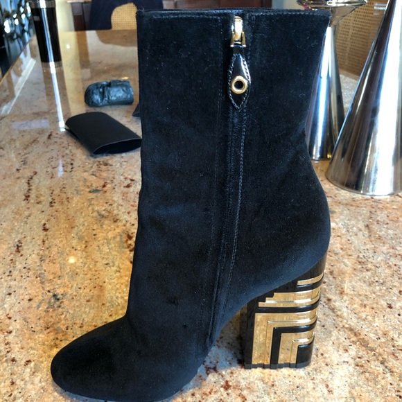 Like New AUTHENTIC LOUIS VUITTON ‘Monumenta’ Velvet Boots MA0137 €950 - Picture 5 of 11